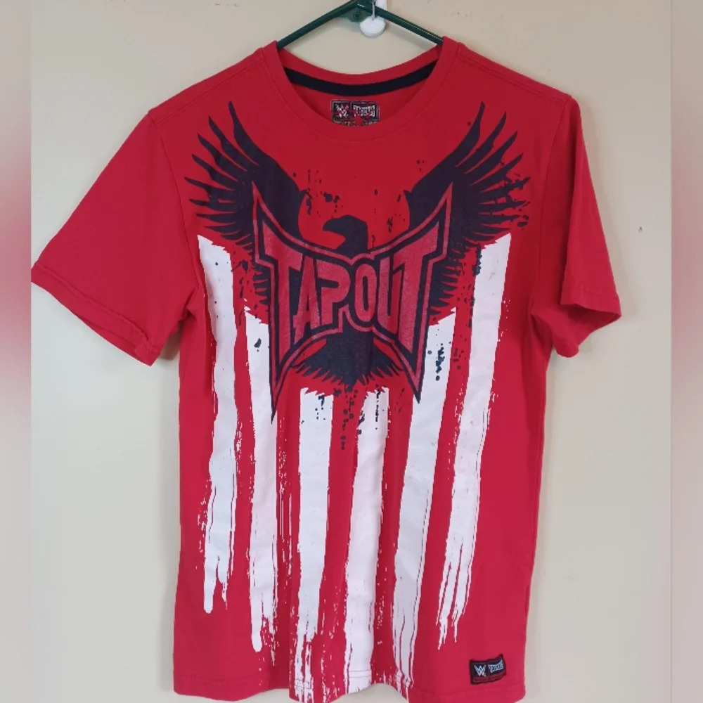 Tapout T-shirt youth size Large